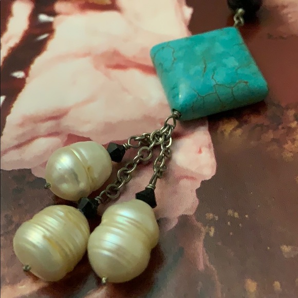 Beautiful Turquoise & Pearl Beaded Necklace - Picture 3 of 7